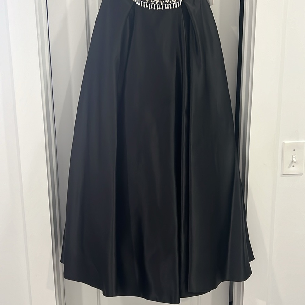 MAC DUGGAL DRESS - Picture 7 of 15